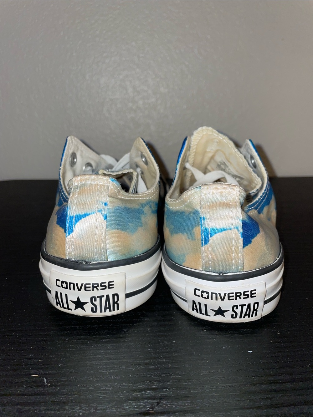 Converse Women Low Top Sneakers in Sky Blue and Cream Cloud Print • Sz 6 - Picture 4 of 7